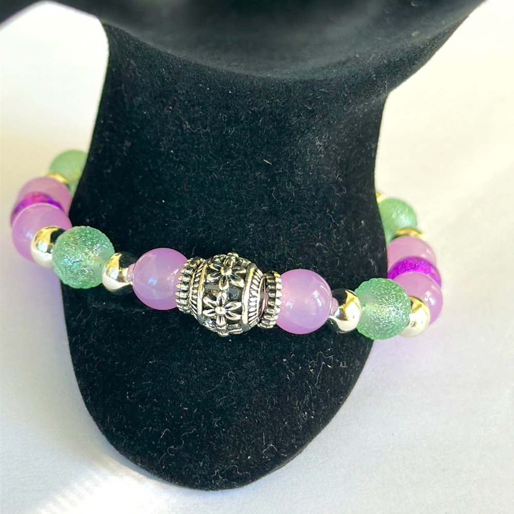 Ladies Beaded Bracelet With Lavender, Purple, Green & Silver Simply Beautiful